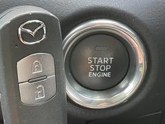 【スマートキー・プッシュスタート】鍵を挿さずにポケットに入れたまま鍵の開閉、エンジンの始動まで行えます。 4