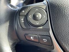 【ステアリングスイッチ】手元のボタンから、オーディオやナビなどの操作ができるのでよそ見をせずに安全に運転に集中できます。 7