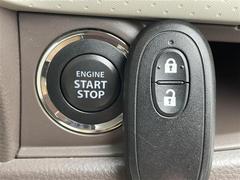 【　スマートキー・プッシュスタート　】鍵を挿さずにポケットに入れたまま鍵の開閉、エンジンの始動まで行えます。 7