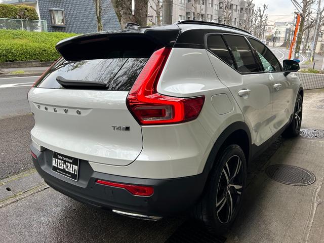 ＸＣ４０ Ｔ４　ＡＷＤ　Ｒデザイン　パール×黒ツートン／オレンジ内装／純正ナビＴＶ／全方位カメラ／ＡＣＣ／ＢＬＩＳ／Ｂｌｕｅｔｏｏｔｈ／ＵＳＢ／プッシュスターター／トールハンマーヘッドライト／Ｒデザイン専用ＡＷ／デジタルメーター／Ｓキー（10枚目）