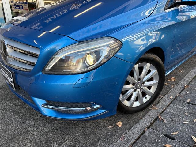 Bクラス B180 ブルーエフィシェンシー サウスシーブルー/ヘーゼルナッツブラウンレザー/純正ナビTV/Bカメラ/シートヒーター/キセノン/キーレス/スペアキー/走行33500km/スペアキー/純正アルミ/車両評価4.5点車(3枚目)