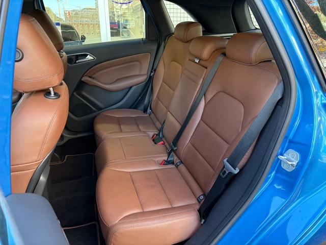Bクラス B180 ブルーエフィシェンシー サウスシーブルー/ヘーゼルナッツブラウンレザー/純正ナビTV/Bカメラ/シートヒーター/キセノン/キーレス/スペアキー/走行33500km/スペアキー/純正アルミ/車両評価4.5点車(14枚目)