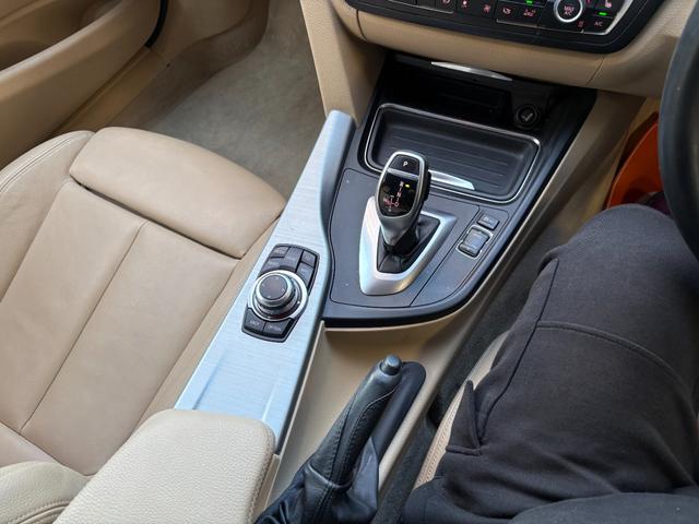 3シリーズ 320iツーリング Mスポーツ ベージュ革/純正ナビTV/Bカメラ/コーナーセンサー/HID/スマートキー/パワーシート/シートヒーター/前後ドライブレコーダー/Bluetooth/Mスポーツエアロ/スペアキー/弊社下取り直販(28枚目)