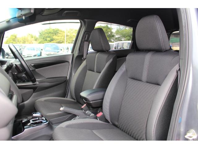 S ホンダセンシング ナビ ドラレコ 禁煙車 ワンオーナー ローダウン Bluetoothオーディオ リアカメラ ETC 純正アルミ LEDライト フォグライト DVD再生 ホンダセンシング アームレスト付コンソール(11枚目)
