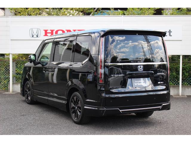 ステップワゴン ｅ：ＨＥＶスパーダ　Ｈｏｎｄａ純正大画面ナビ　ワンオーナー　禁煙　ＡｐｐｌｅＣａｒＰｌａｙ　リア席モニター　前後ドライブレコーダー　シートヒーター　１６インチアルミホイール　Ｂｌｕｅｔｏｏｔｈ接続　ＵＳＢ接続　１オーナー（7枚目）