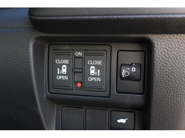 ステップワゴン スパーダ　ワンオーナー　Ｈｏｎｄａ　ＣＯＮＮＥＣ　純正大画面ナビ　大画面リア席モニター　シートヒーター　Ｗエアコン　電動ゲート　ＥＴＣ２．０　全列ＵＳＢ入力端子　盗難防止装置　前後ドライブレコーダー　ワンセグ（18枚目）