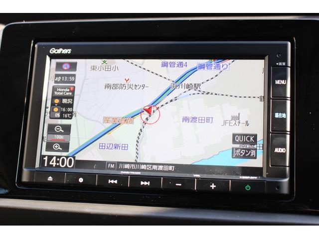 フィット ｅ：ＨＥＶホーム　純正ナビ　ワンオーナー　Ｂｌｕｅｔｏｏｔｈ　サイドカーテンエアバッグ　ＬＥＤヘッドライト　ＨｏｎｄａＳＥＮＳＩＮＧ　セキュリティアラーム　ＥＴＣ　前後誤発進抑制機能　クリソナ　助手席エアバッグ　ＡＣＣ（4枚目）