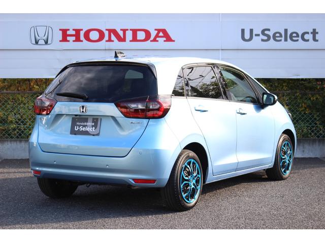 フィット ｅ：ＨＥＶホーム　純正ナビ　ワンオーナー　Ｂｌｕｅｔｏｏｔｈ　サイドカーテンエアバッグ　ＬＥＤヘッドライト　ＨｏｎｄａＳＥＮＳＩＮＧ　セキュリティアラーム　ＥＴＣ　前後誤発進抑制機能　クリソナ　助手席エアバッグ　ＡＣＣ（6枚目）
