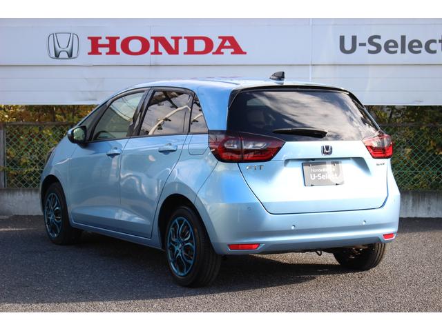 フィット ｅ：ＨＥＶホーム　純正ナビ　ワンオーナー　Ｂｌｕｅｔｏｏｔｈ　サイドカーテンエアバッグ　ＬＥＤヘッドライト　ＨｏｎｄａＳＥＮＳＩＮＧ　セキュリティアラーム　ＥＴＣ　前後誤発進抑制機能　クリソナ　助手席エアバッグ　ＡＣＣ（7枚目）