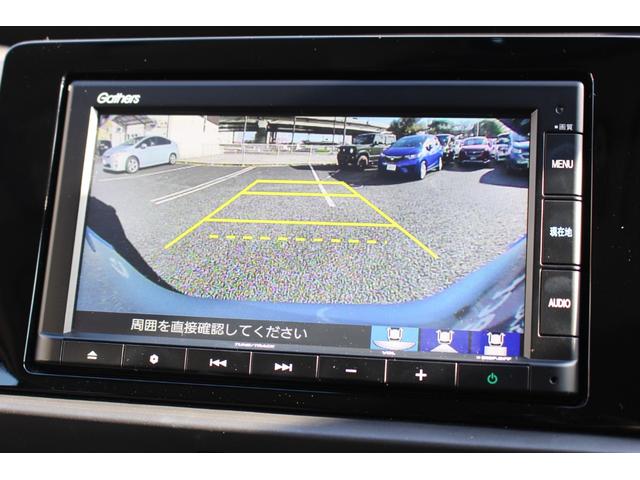 フィット ｅ：ＨＥＶホーム　純正ナビ　ワンオーナー　Ｂｌｕｅｔｏｏｔｈ　サイドカーテンエアバッグ　ＬＥＤヘッドライト　ＨｏｎｄａＳＥＮＳＩＮＧ　セキュリティアラーム　ＥＴＣ　前後誤発進抑制機能　クリソナ　助手席エアバッグ　ＡＣＣ（9枚目）