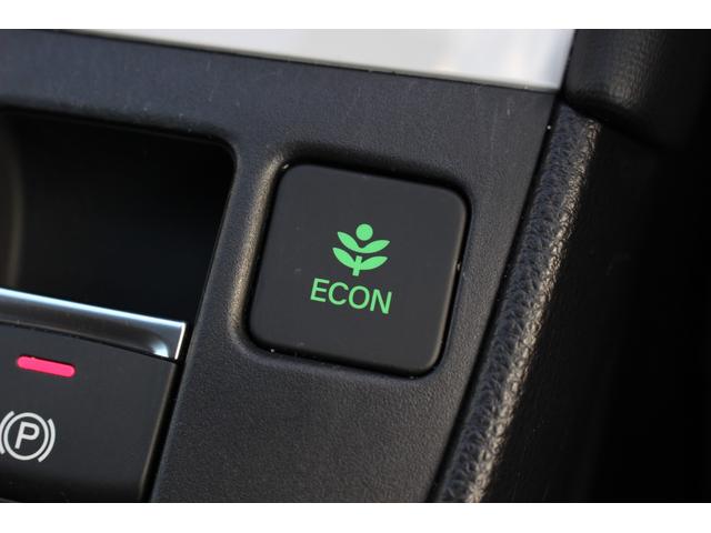 フィット ｅ：ＨＥＶホーム　純正ナビ　ワンオーナー　Ｂｌｕｅｔｏｏｔｈ　サイドカーテンエアバッグ　ＬＥＤヘッドライト　ＨｏｎｄａＳＥＮＳＩＮＧ　セキュリティアラーム　ＥＴＣ　前後誤発進抑制機能　クリソナ　助手席エアバッグ　ＡＣＣ（11枚目）