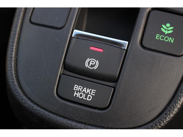 フィット ｅ：ＨＥＶホーム　純正ナビ　ワンオーナー　Ｂｌｕｅｔｏｏｔｈ　サイドカーテンエアバッグ　ＬＥＤヘッドライト　ＨｏｎｄａＳＥＮＳＩＮＧ　セキュリティアラーム　ＥＴＣ　前後誤発進抑制機能　クリソナ　助手席エアバッグ　ＡＣＣ（12枚目）