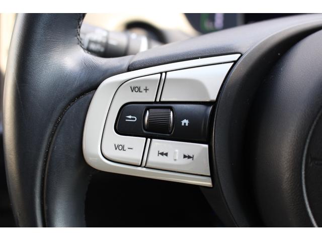 フィット ｅ：ＨＥＶホーム　純正ナビ　ワンオーナー　Ｂｌｕｅｔｏｏｔｈ　サイドカーテンエアバッグ　ＬＥＤヘッドライト　ＨｏｎｄａＳＥＮＳＩＮＧ　セキュリティアラーム　ＥＴＣ　前後誤発進抑制機能　クリソナ　助手席エアバッグ　ＡＣＣ（16枚目）