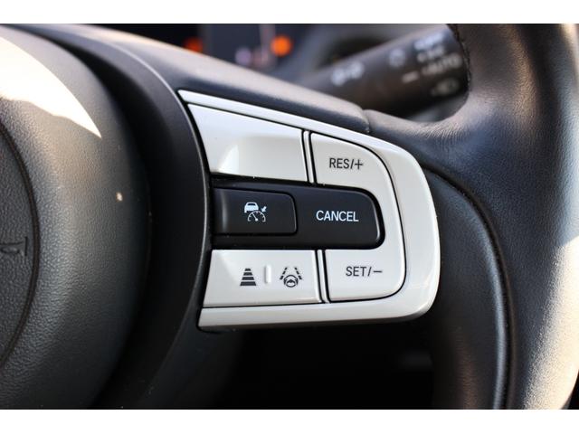 フィット ｅ：ＨＥＶホーム　純正ナビ　ワンオーナー　Ｂｌｕｅｔｏｏｔｈ　サイドカーテンエアバッグ　ＬＥＤヘッドライト　ＨｏｎｄａＳＥＮＳＩＮＧ　セキュリティアラーム　ＥＴＣ　前後誤発進抑制機能　クリソナ　助手席エアバッグ　ＡＣＣ（17枚目）