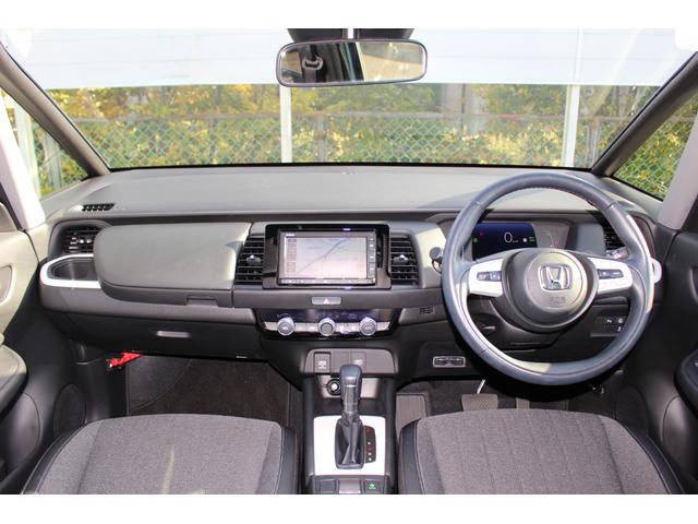 フィット ｅ：ＨＥＶホーム　純正ナビ　ワンオーナー　Ｂｌｕｅｔｏｏｔｈ　サイドカーテンエアバッグ　ＬＥＤヘッドライト　ＨｏｎｄａＳＥＮＳＩＮＧ　セキュリティアラーム　ＥＴＣ　前後誤発進抑制機能　クリソナ　助手席エアバッグ　ＡＣＣ（18枚目）