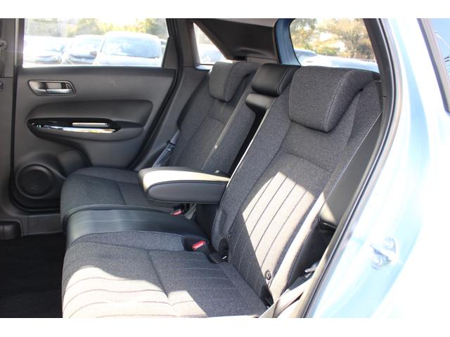 フィット ｅ：ＨＥＶホーム　純正ナビ　ワンオーナー　Ｂｌｕｅｔｏｏｔｈ　サイドカーテンエアバッグ　ＬＥＤヘッドライト　ＨｏｎｄａＳＥＮＳＩＮＧ　セキュリティアラーム　ＥＴＣ　前後誤発進抑制機能　クリソナ　助手席エアバッグ　ＡＣＣ（20枚目）