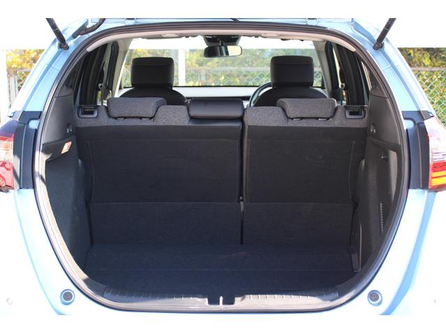 フィット ｅ：ＨＥＶホーム　純正ナビ　ワンオーナー　Ｂｌｕｅｔｏｏｔｈ　サイドカーテンエアバッグ　ＬＥＤヘッドライト　ＨｏｎｄａＳＥＮＳＩＮＧ　セキュリティアラーム　ＥＴＣ　前後誤発進抑制機能　クリソナ　助手席エアバッグ　ＡＣＣ（22枚目）