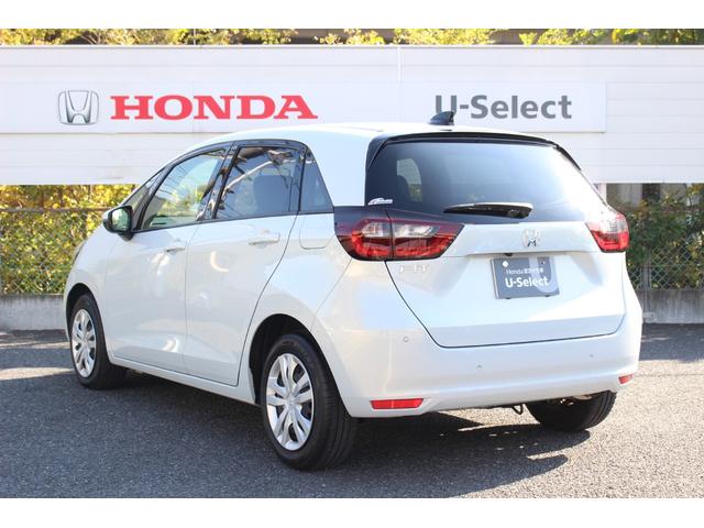 フィット ホーム　禁煙車　ワンオーナー　前後ドラレコ　ＥＴＣ車載器　ＬＥＤヘッドライト　フルオートエアコン　電子制御パーキングブレーキ　サイドカーテンエアバッグ　フルセグＴＶ　ＡＵＸ接続　オートマチックハイビーム　ＢＴ（7枚目）