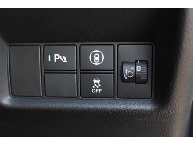 フィット ホーム　禁煙車　ワンオーナー　前後ドラレコ　ＥＴＣ車載器　ＬＥＤヘッドライト　フルオートエアコン　電子制御パーキングブレーキ　サイドカーテンエアバッグ　フルセグＴＶ　ＡＵＸ接続　オートマチックハイビーム　ＢＴ（16枚目）