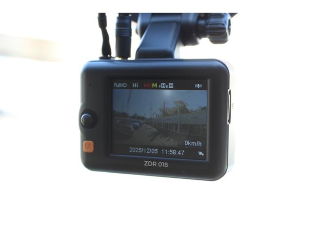 フリード エアー　走行距離３，１６７ｋｍ　ワンオーナー　禁煙車　純正８インチナビ　フルセグ　Ｂｌｕｅｔｏｏｔｈオーディオ　前後ドラレコ　純正１５インチアルミ　サイドエアバック　横滑り防止機能　サイドカーテンエアバック（9枚目）