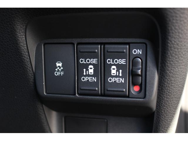 フリード エアー　走行距離３，１６７ｋｍ　ワンオーナー　禁煙車　純正８インチナビ　フルセグ　Ｂｌｕｅｔｏｏｔｈオーディオ　前後ドラレコ　純正１５インチアルミ　サイドエアバック　横滑り防止機能　サイドカーテンエアバック（16枚目）