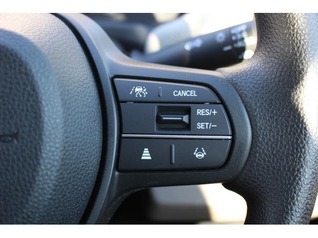 フリード エアー　走行距離３，１６７ｋｍ　ワンオーナー　禁煙車　純正８インチナビ　フルセグ　Ｂｌｕｅｔｏｏｔｈオーディオ　前後ドラレコ　純正１５インチアルミ　サイドエアバック　横滑り防止機能　サイドカーテンエアバック（19枚目）