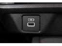 スマートフォンの充電などに便利なUSBチャージャーを装備。