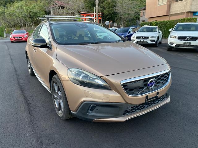 Ｖ４０ クロスカントリー　Ｔ５　ＡＷＤ　パノラマルーフ・フロント　本革シート　ＨＤＤナビ　地デジＴＶ　パワーシート　シートヒーター（6枚目）