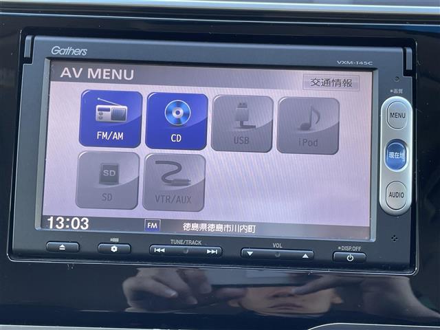 フィットハイブリッド Ｆパッケージ　純正ナビ（ＡＭ／ＦＭ／ＳＤ／ＣＤ）／プッシュスタート／ＥＴＣ／バックカメラ／前方ドライブレコーダー／純正フロアマット／スマートキー／横滑り防止装置／保証書・取扱説明書／Ｗエアバッグ（10枚目）