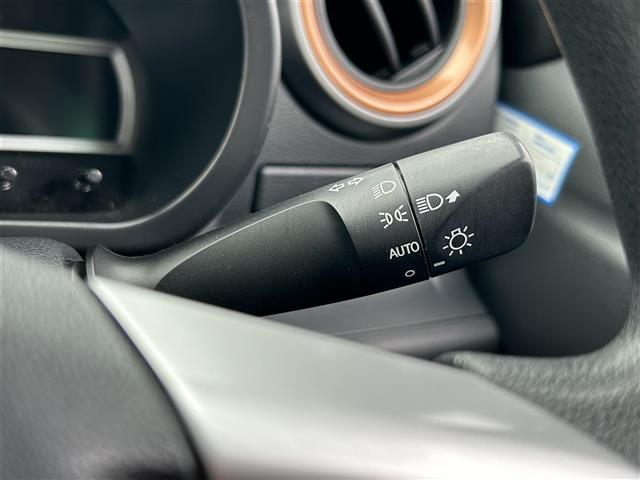 パッソ モーダ　禁煙車　純正ナビ　ＢＴ／ＡＵＸ　バックカメラ　衝突被害軽減ブレーキ　ＬＥＤオートヘッドライト　オートハイビーム　ステアリングリモコン　ＥＴＣ　コーナーセンサー　社外フロアマット　スマートキー２本（11枚目）