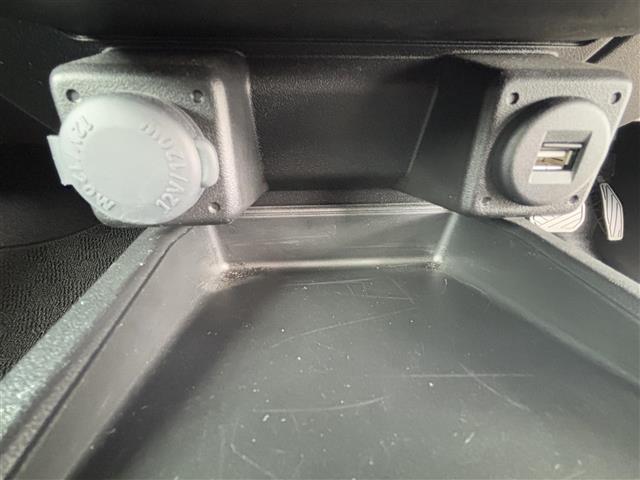 ジムニーシエラ JC 8型ナビ バックカメラ 純正フロアマット LEDヘッドライト クルーズコントロール ETC 前方ドライブレコーダー D/N席シートヒーター 電格ミラー ドアバイザー サイドミラーヒーター スペアキー(12枚目)