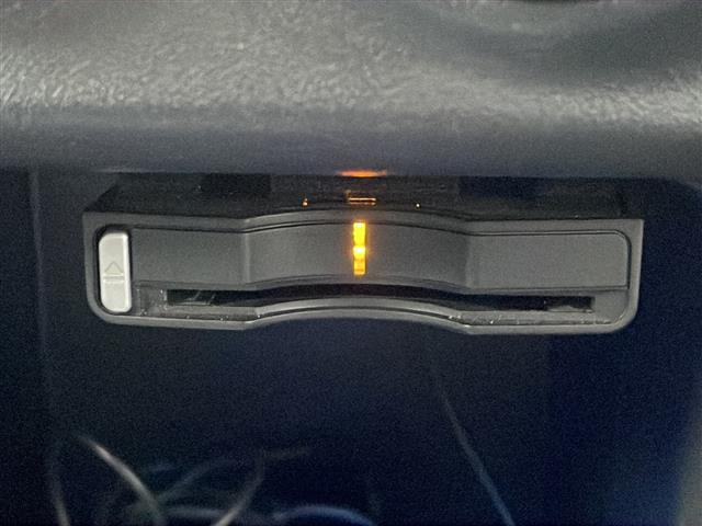 アウトランダー ナビコレクション　ローデスト２４Ｇ　ＨＤＤナビ　バックカメラ　ＥＴＣ　ＬＥＤヘッドライト　ハーフレザーシート　純正サイドエアロ　純正１８インチアルミホイール　パドルシフト　純正フロアマット　純正ドアバイザー　ステアリングリモコン（7枚目）