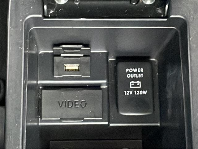 アウトランダー ナビコレクション　ローデスト２４Ｇ　ＨＤＤナビ　バックカメラ　ＥＴＣ　ＬＥＤヘッドライト　ハーフレザーシート　純正サイドエアロ　純正１８インチアルミホイール　パドルシフト　純正フロアマット　純正ドアバイザー　ステアリングリモコン（8枚目）