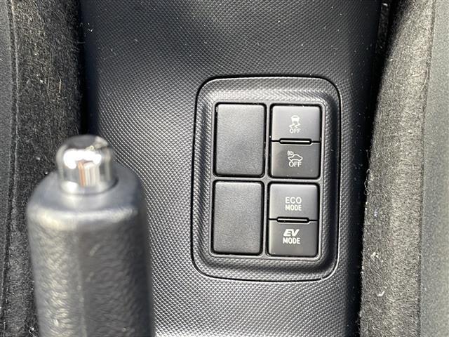 アクア Ｓスタイルブラック　純正７型ナビ　バックカメラ　ビルトインＥＴＣ　プリクラッシュセーフティ　純正１５インチアルミホイール　ＬＥＤヘッドライト　フォグライト　社外フロアマット　ドアバイザー　スペアキー　スマートキー（7枚目）