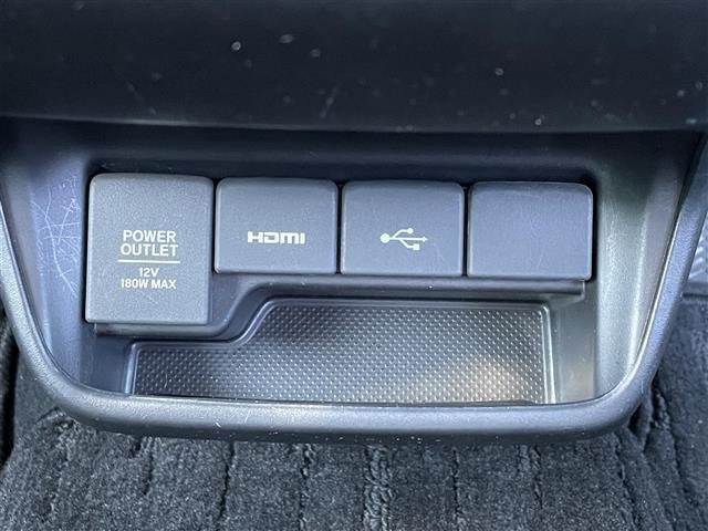 フリードハイブリッド ハイブリッド・モデューロＸ　ホンダセンシング　純正９インチナビ／バックカメラ／無限ドアプロテクター／両側パワースライドドア／追従式クルコン／ＬＥＤヘッドライト／ＬＥＤフォグライト／オートライト／ＥＴＣ／純正１５ＡＷ／ドアバイザー／電動格納ミラー（8枚目）