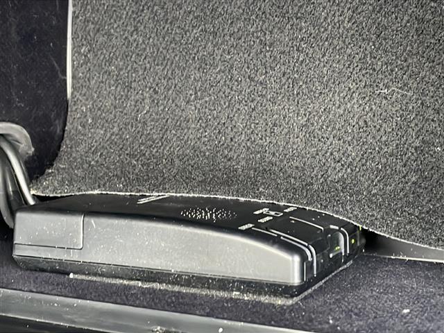 クラウンハイブリッド ＲＳアドバンス　ワンオーナー／サンルーフ／純正１２．３型ナビ／全周囲カメラ／全席パワーシート／全席シートヒーター／前席エアシート／ハンドルヒーター／ＬＥＤヘッドライト／純正ドラレコ／ＥＴＣ２．０／純正ＡＷ／スペアキー（9枚目）