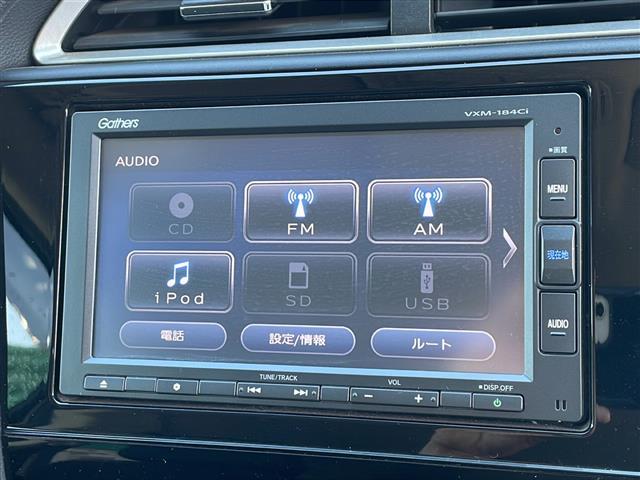 シャトル ハイブリッド　ホンダセンシング　禁煙車／純正ナビ／Ｂｌｕｅｔｏｏｔｈ／ＣＤ／ＳＤ／ＨＩＤヘッドライト／オートエアコン／社外フロアマット／ＥＴＣ／純正ホイールキャップ／パワステ／パワーウィンドウ／Ｗエアバッグ／横滑り防止／盗難防止（3枚目）