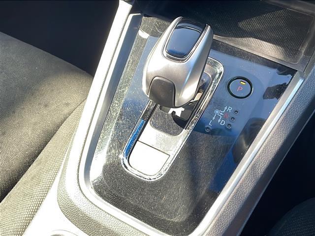 シャトル ハイブリッド　ホンダセンシング　禁煙車／純正ナビ／Ｂｌｕｅｔｏｏｔｈ／ＣＤ／ＳＤ／ＨＩＤヘッドライト／オートエアコン／社外フロアマット／ＥＴＣ／純正ホイールキャップ／パワステ／パワーウィンドウ／Ｗエアバッグ／横滑り防止／盗難防止（5枚目）