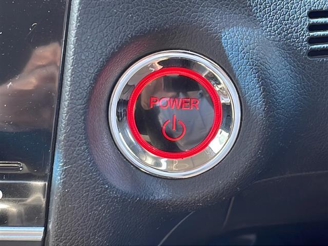 シャトル ハイブリッド　ホンダセンシング　禁煙車／純正ナビ／Ｂｌｕｅｔｏｏｔｈ／ＣＤ／ＳＤ／ＨＩＤヘッドライト／オートエアコン／社外フロアマット／ＥＴＣ／純正ホイールキャップ／パワステ／パワーウィンドウ／Ｗエアバッグ／横滑り防止／盗難防止（8枚目）
