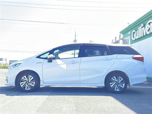 シャトル ハイブリッド　ホンダセンシング　禁煙車／純正ナビ／Ｂｌｕｅｔｏｏｔｈ／ＣＤ／ＳＤ／ＨＩＤヘッドライト／オートエアコン／社外フロアマット／ＥＴＣ／純正ホイールキャップ／パワステ／パワーウィンドウ／Ｗエアバッグ／横滑り防止／盗難防止（20枚目）