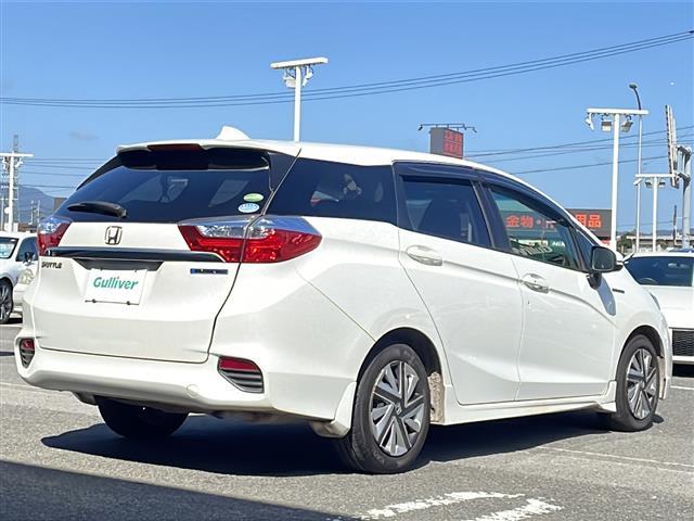 シャトル ハイブリッド　ホンダセンシング　禁煙車／純正ナビ／Ｂｌｕｅｔｏｏｔｈ／ＣＤ／ＳＤ／ＨＩＤヘッドライト／オートエアコン／社外フロアマット／ＥＴＣ／純正ホイールキャップ／パワステ／パワーウィンドウ／Ｗエアバッグ／横滑り防止／盗難防止（21枚目）