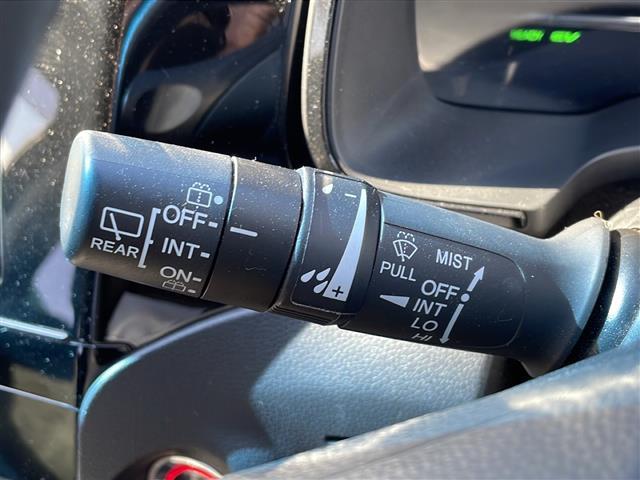 シャトル ハイブリッド　ホンダセンシング　禁煙車／純正ナビ／Ｂｌｕｅｔｏｏｔｈ／ＣＤ／ＳＤ／ＨＩＤヘッドライト／オートエアコン／社外フロアマット／ＥＴＣ／純正ホイールキャップ／パワステ／パワーウィンドウ／Ｗエアバッグ／横滑り防止／盗難防止（26枚目）