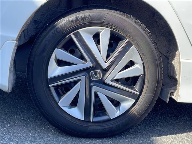 シャトル ハイブリッド　ホンダセンシング　禁煙車／純正ナビ／Ｂｌｕｅｔｏｏｔｈ／ＣＤ／ＳＤ／ＨＩＤヘッドライト／オートエアコン／社外フロアマット／ＥＴＣ／純正ホイールキャップ／パワステ／パワーウィンドウ／Ｗエアバッグ／横滑り防止／盗難防止（29枚目）