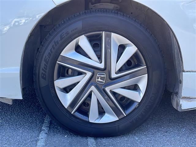 シャトル ハイブリッド　ホンダセンシング　禁煙車／純正ナビ／Ｂｌｕｅｔｏｏｔｈ／ＣＤ／ＳＤ／ＨＩＤヘッドライト／オートエアコン／社外フロアマット／ＥＴＣ／純正ホイールキャップ／パワステ／パワーウィンドウ／Ｗエアバッグ／横滑り防止／盗難防止（30枚目）