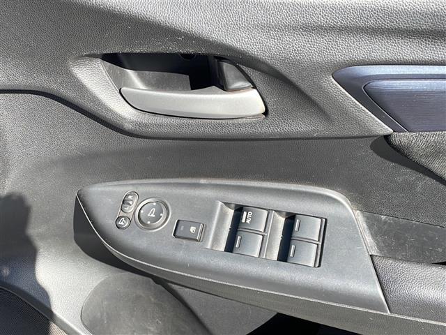 シャトル ハイブリッド　ホンダセンシング　禁煙車／純正ナビ／Ｂｌｕｅｔｏｏｔｈ／ＣＤ／ＳＤ／ＨＩＤヘッドライト／オートエアコン／社外フロアマット／ＥＴＣ／純正ホイールキャップ／パワステ／パワーウィンドウ／Ｗエアバッグ／横滑り防止／盗難防止（35枚目）