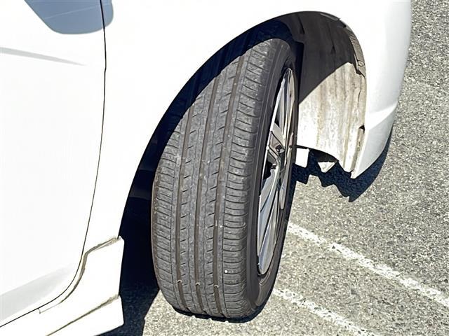 シャトル ハイブリッド　ホンダセンシング　禁煙車／純正ナビ／Ｂｌｕｅｔｏｏｔｈ／ＣＤ／ＳＤ／ＨＩＤヘッドライト／オートエアコン／社外フロアマット／ＥＴＣ／純正ホイールキャップ／パワステ／パワーウィンドウ／Ｗエアバッグ／横滑り防止／盗難防止（41枚目）