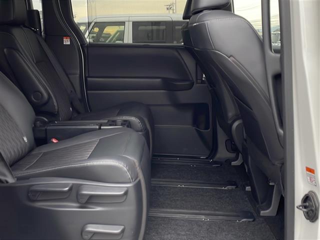 ノア S-Z 純正10.5インチナビ/フリップダウン/バックカメラ/両側パワスラ/レーダークルコン/半革シート/シートヒーター/エアシート/パワーバックドア/コーナーセンサー/LEDヘッドライト/スペアキー(16枚目)