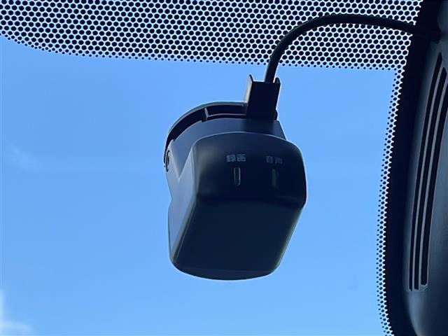 セレナ ハイウェイスターV 純正10型ナビ/プロパイロット/両側電動スライドドア/オートブレーキホールド/自動パーキングブレーキ/サンシェード/前後コーナーセンサー/LEDヘッドライト/アイドリングストップ/プッシュスタート(4枚目)