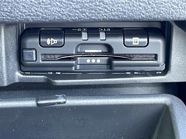 セレナ ハイウェイスターV 純正10型ナビ/プロパイロット/両側電動スライドドア/オートブレーキホールド/自動パーキングブレーキ/サンシェード/前後コーナーセンサー/LEDヘッドライト/アイドリングストップ/プッシュスタート(5枚目)