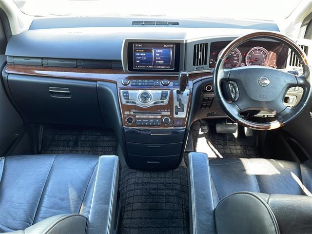 エルグランド 250ハイウェイスターブラックレザーナビED 純正ナビ/バックカメラ/フリップダウンモニター/オットマン/フォグライト/キセノンヘッドライト/D・N席シートヒーター/純正フロアマット/純正17インチアルミホイール/両側電動スライドドア(8枚目)